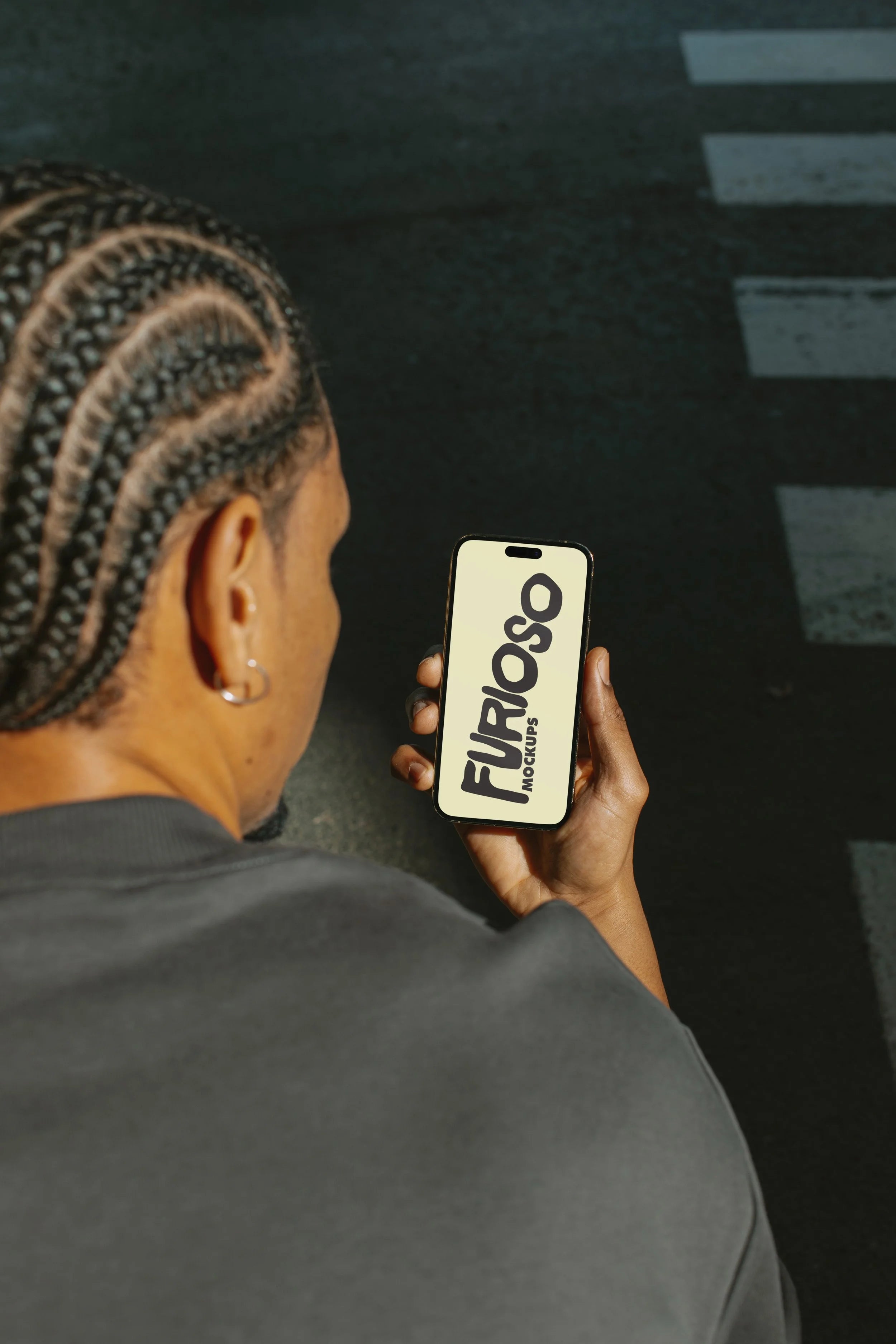 iPhone Mockup 01UC PSD mockup from the Urban Collection – FURIOSO